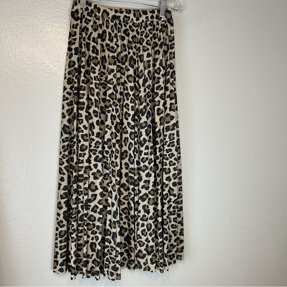 H & M Brown tan and black Leopard print pleated skirt size 0 - Picture 6 of 10